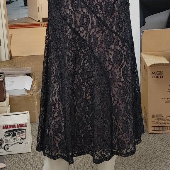 BLACK LACE EVENING DRESS BY IGNITE EVENINGS BY CAROLLIN SIZE 18 NWT - Picture 2 of 11